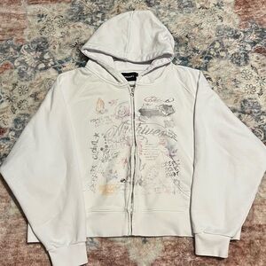 White boxy cropped Hypedebt hoodie 
Heavy cotton